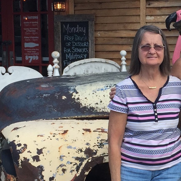 Meet your Posher, Mercy - Picture 2 of 4